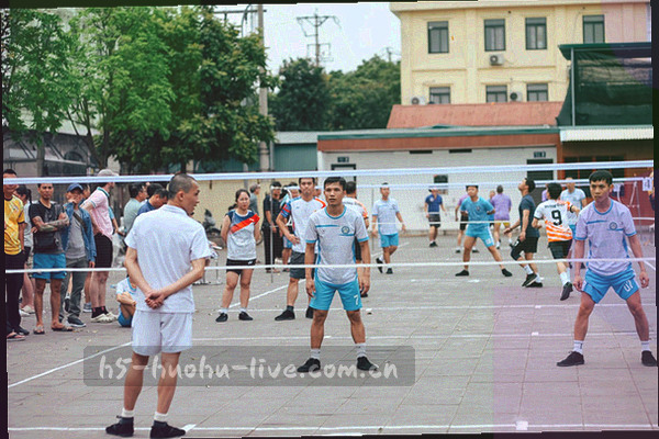 中国地图轮廓上分布的数据点光效，体现内地体育赛事数据覆盖